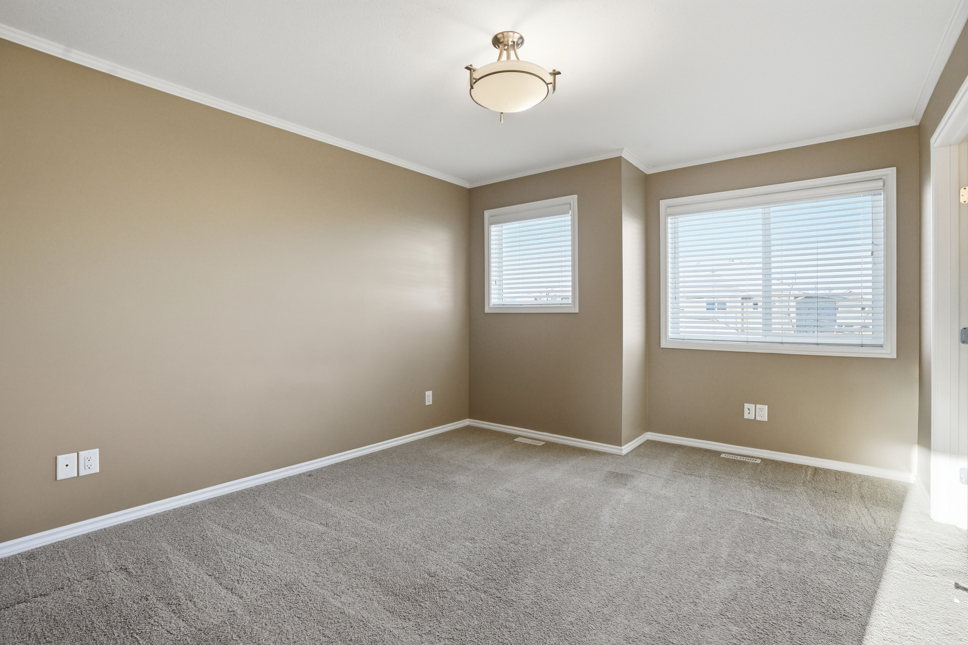 Willowgrove小学·带独立后院的3房联排出售·118 Shepherd Cres——林与唐地产 - 8